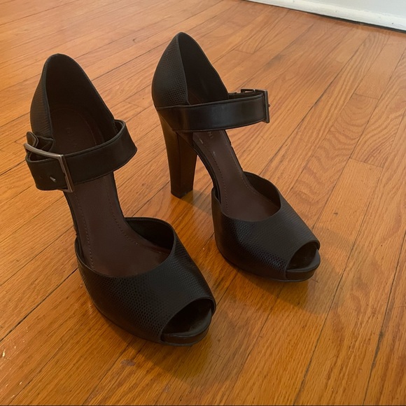 Gianni Bini Platform Heels - Picture 2 of 10